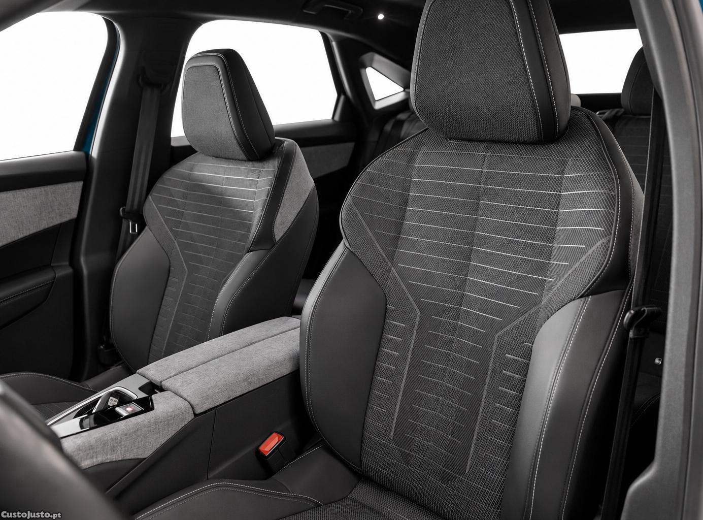 Peugeot e-3008 GT 210CV 73Kwh (AUTO) — photo 4