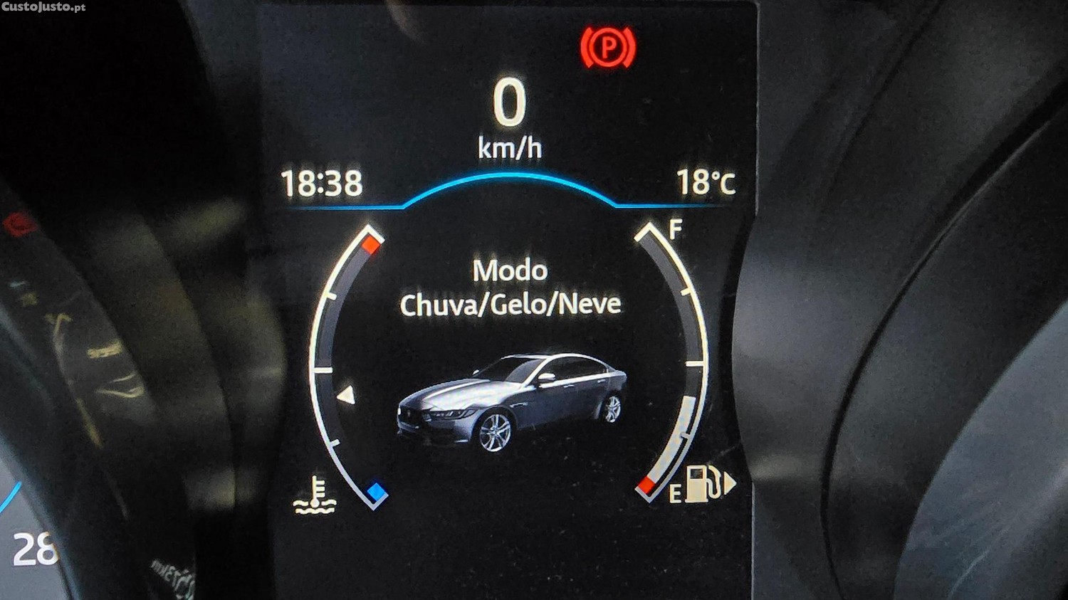 Jaguar XE 2.0 D R-Sport — fotografia 11