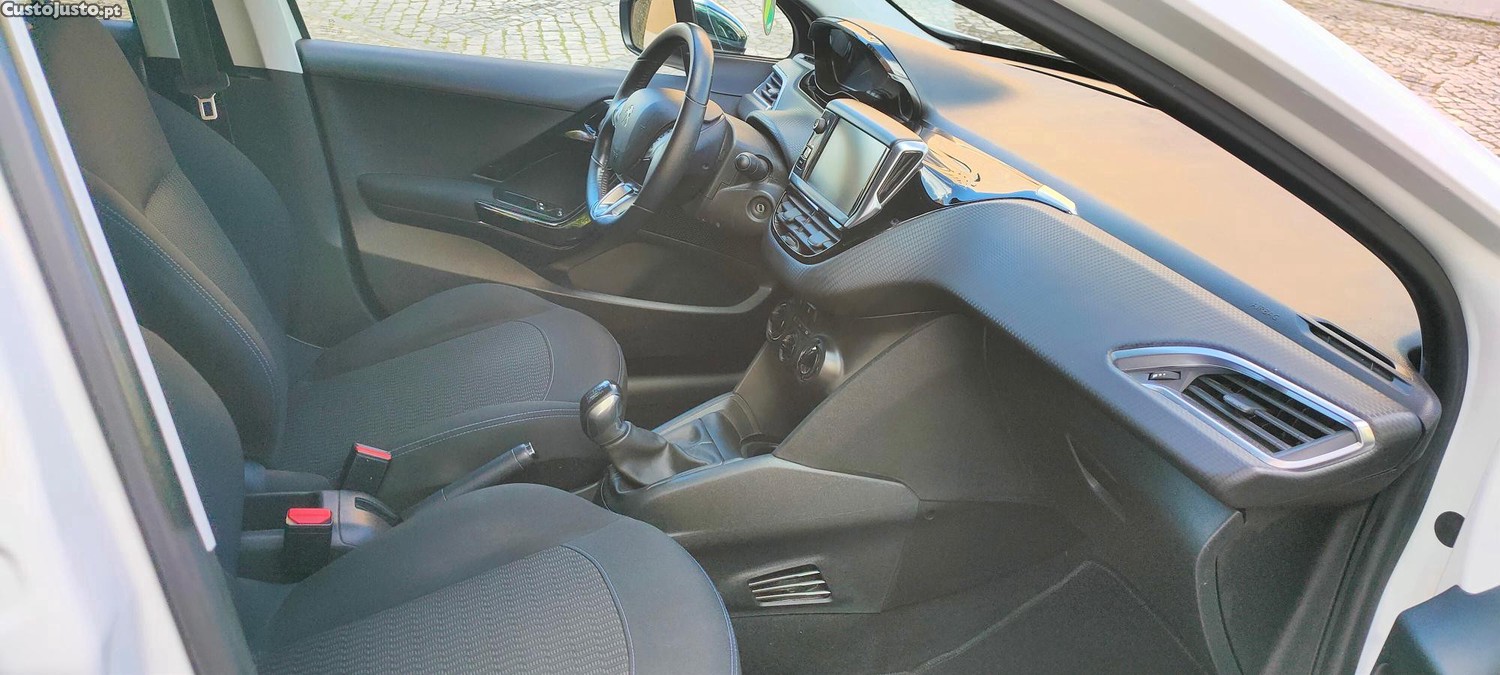 Peugeot 208 1.2 Pure Tech - Versão Style — fotografia 5