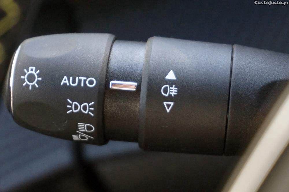 Peugeot 208 1.2 PureTech GT — fotografia 6