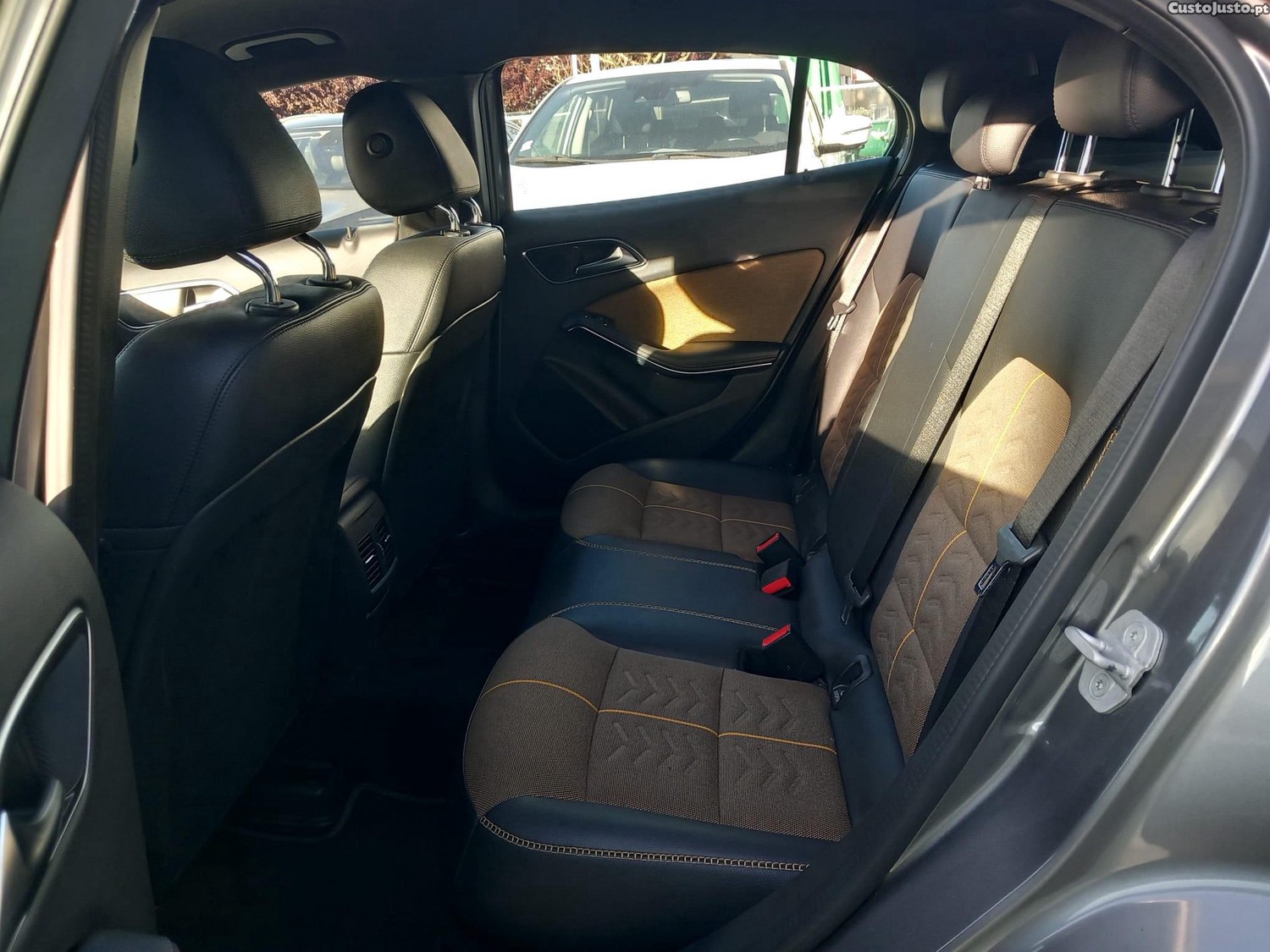 Mercedes-Benz GLA 180 d Style Aut. — fotografia 3