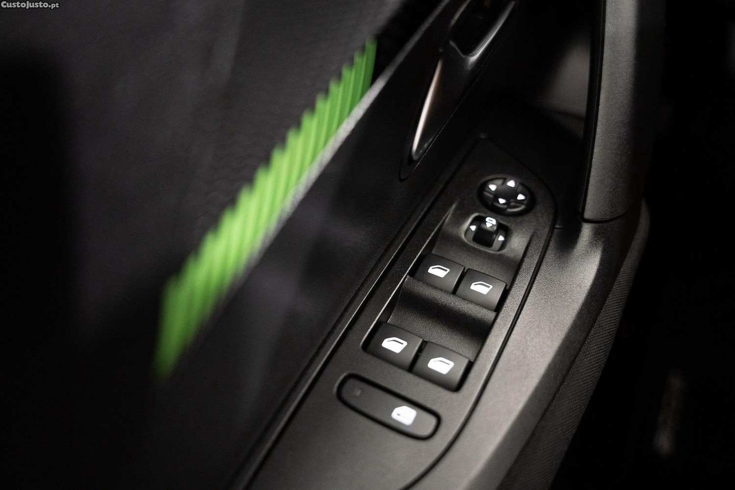 Peugeot 2008 1.2 PureTech Active — fotografia 6