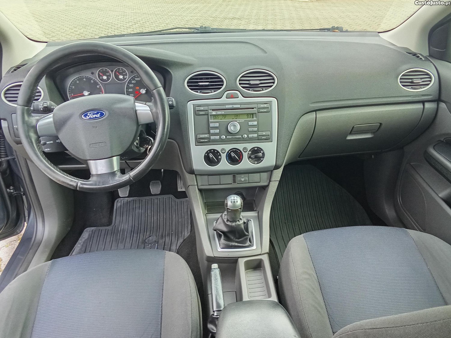 Ford Focus 1.4 Gasolina 107 mil klm — fotografia 7