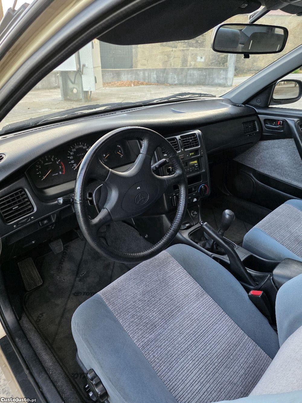 Toyota Carina 1.6i 16 válvulas — fotografia 4