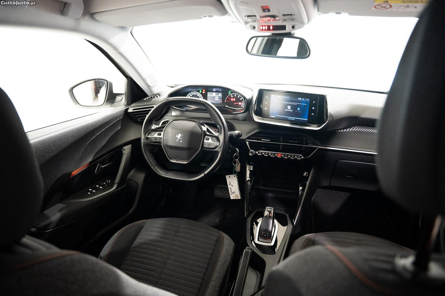 Peugeot 2008 1.2 PureTech Active EAT8 — fotografia 17