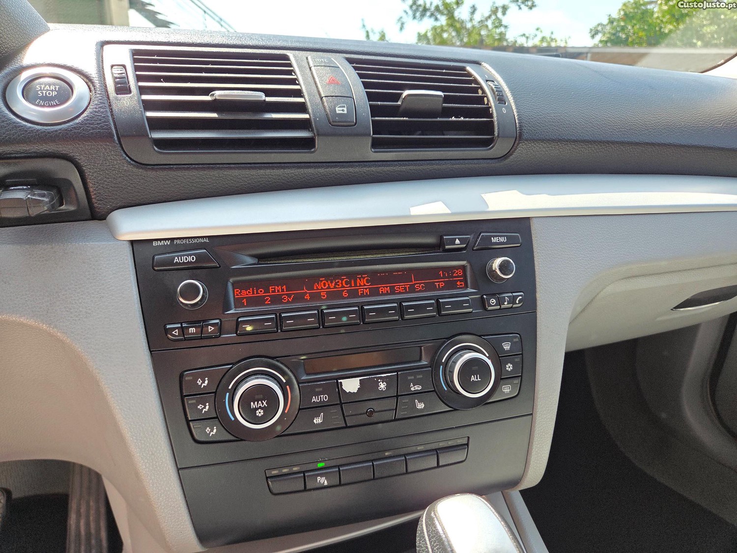 BMW 118 iA — fotografia 3