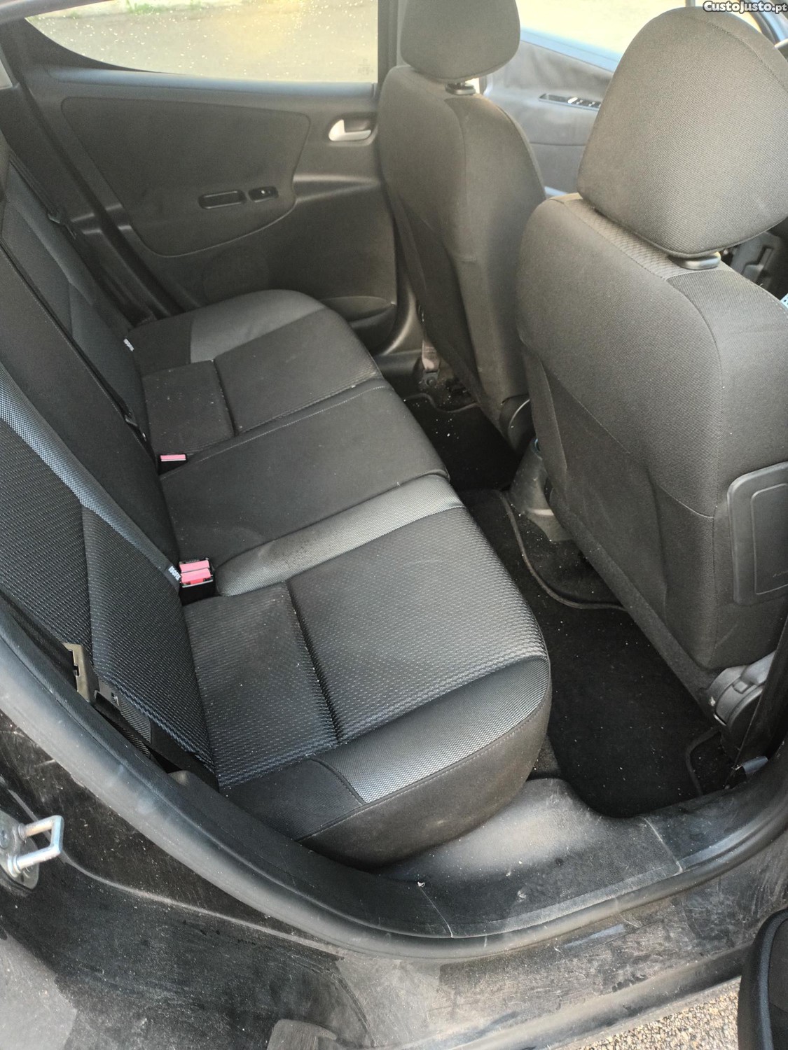 Peugeot 207 GASOLINA 1.4-ÚNICO DONO-POUCOS KMS — photo 4