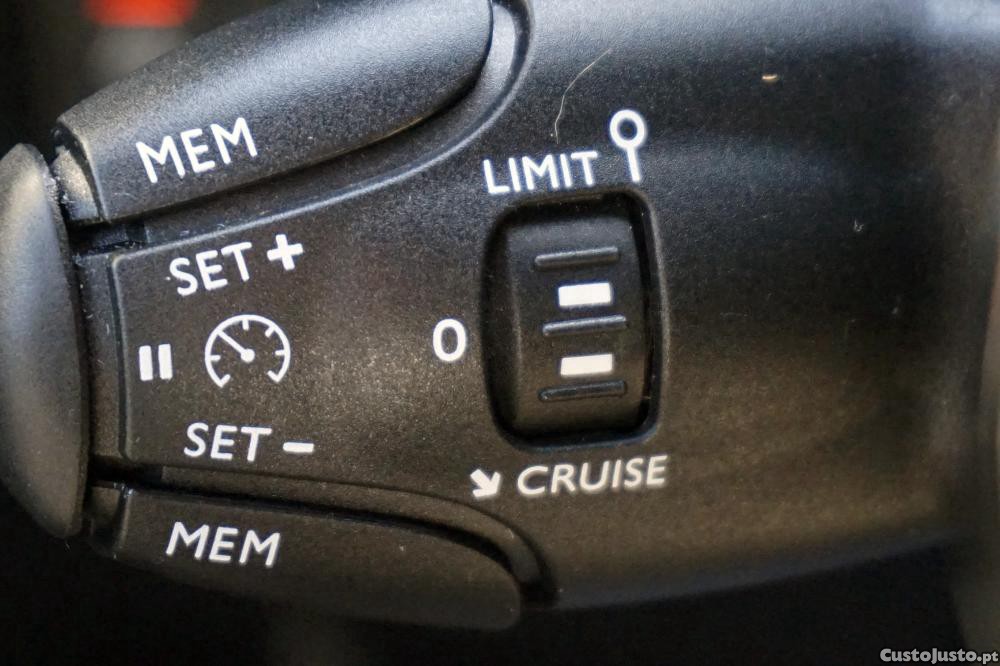 Peugeot 208 1.2 PureTech GT — fotografia 5