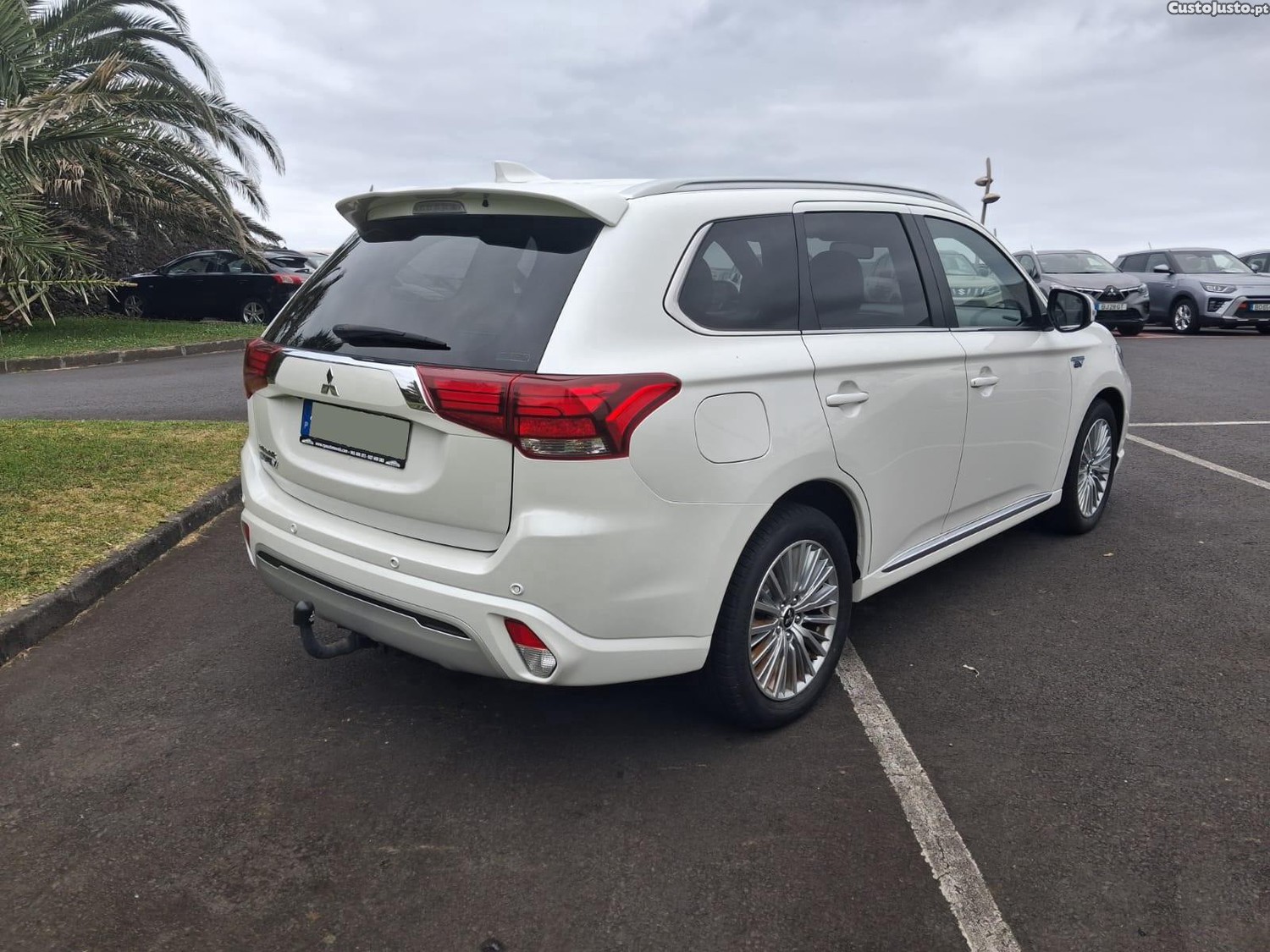 Mitsubishi Outlander 2.4 PHEV Instyle 230CV 2021 IVA Dedutível — fotografia 5