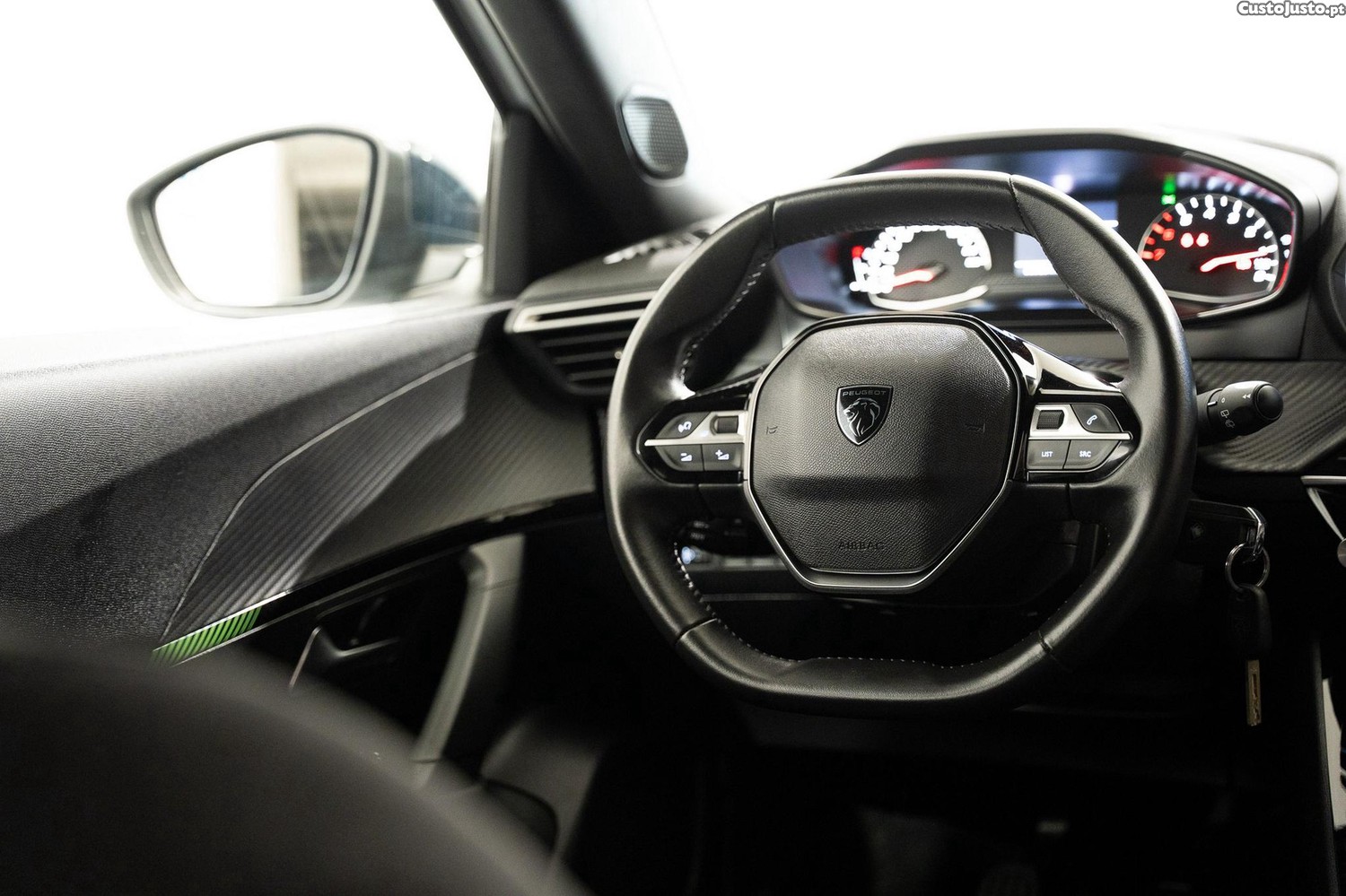 Peugeot 2008 1.2 PureTech Active — fotografia 5