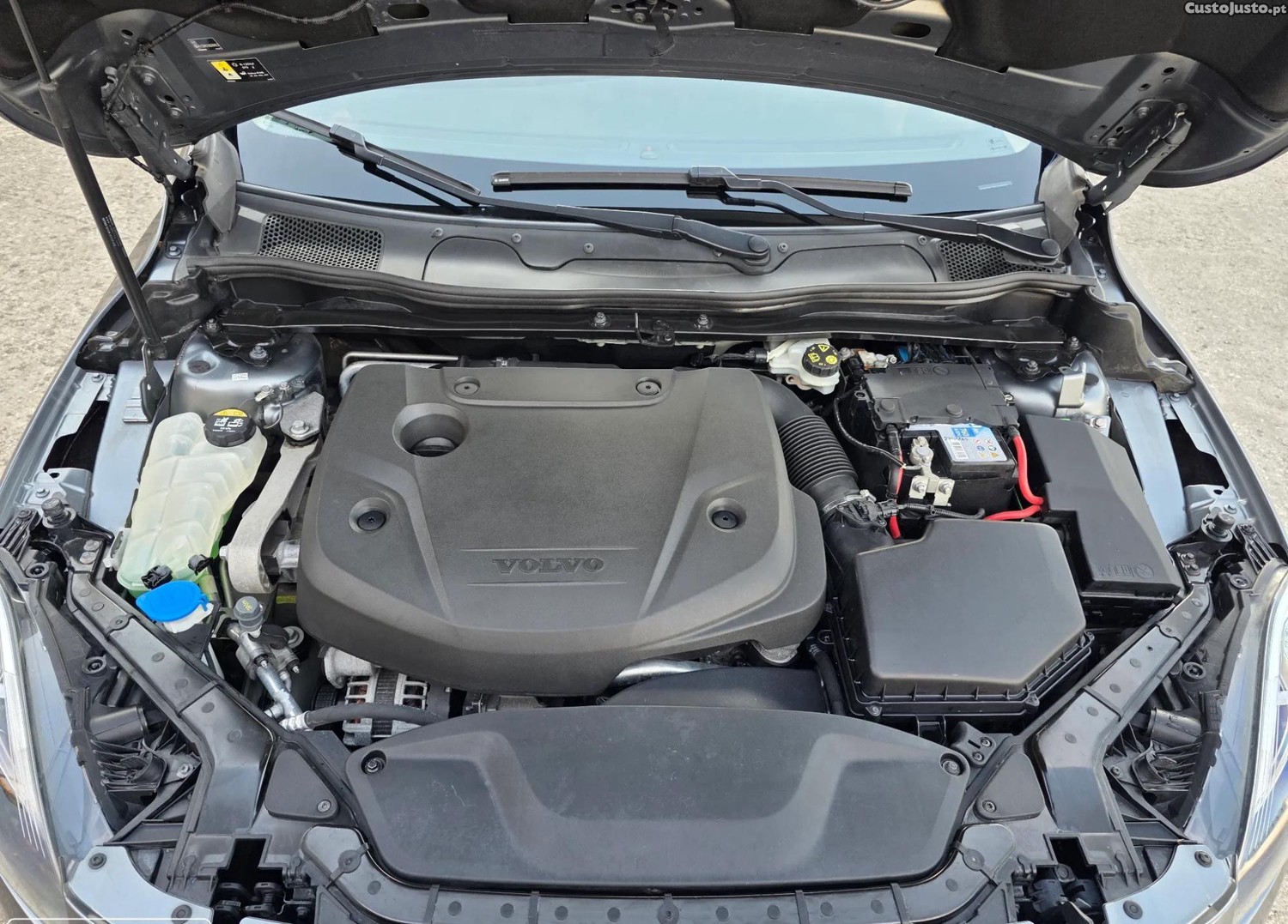 Volvo V40 2.0 D2 Momentum — fotografia 4