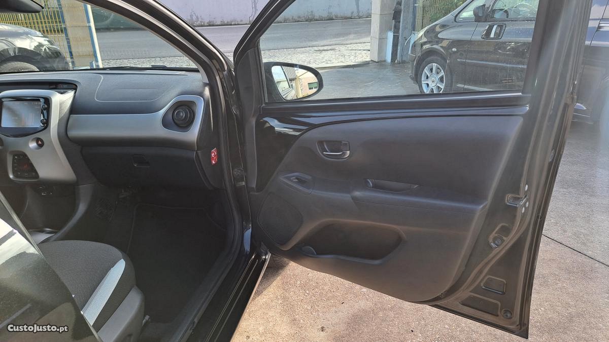 Toyota Aygo x-shift x-cite - Automático - 17 foto 4