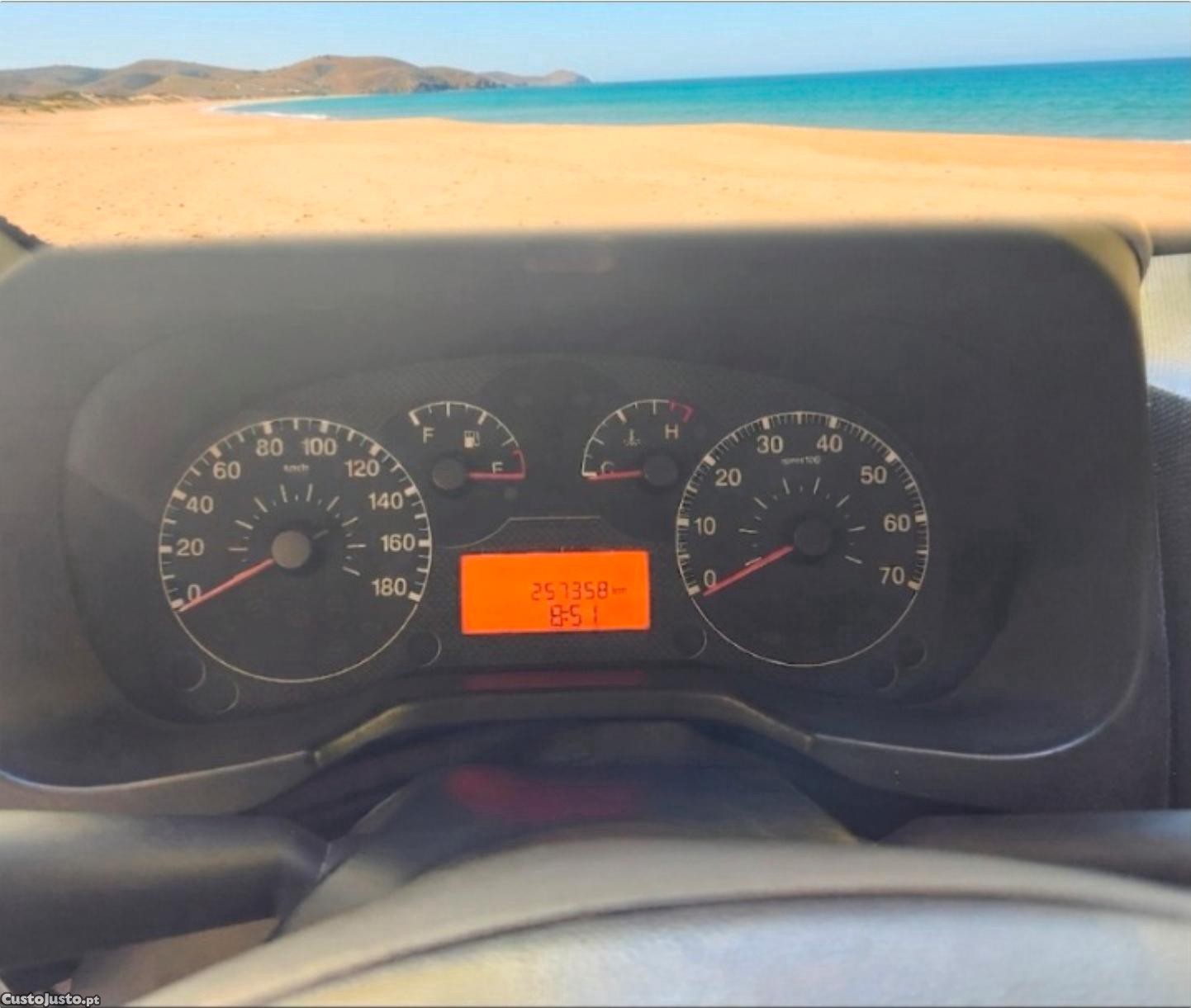Fiat Fiorino Qubo 1.3 Multijet - Aventura e Versatilidade em Verde Limão! — fotografia 6
