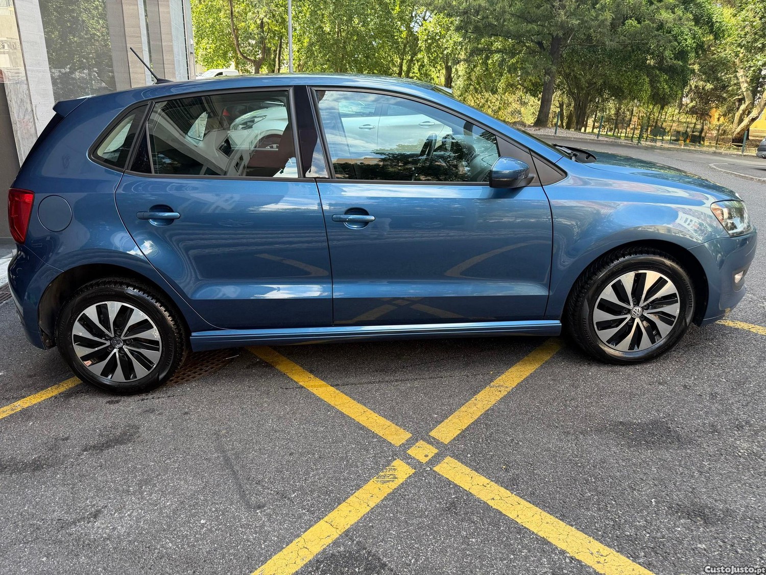 Volkswagen Polo 1.4 TDi BlueMotion — fotografia 22