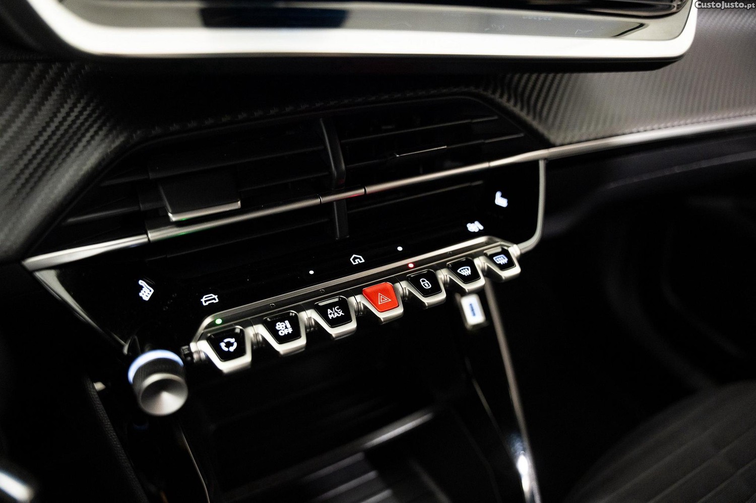Peugeot 2008 1.2 PureTech Active — fotografia 10