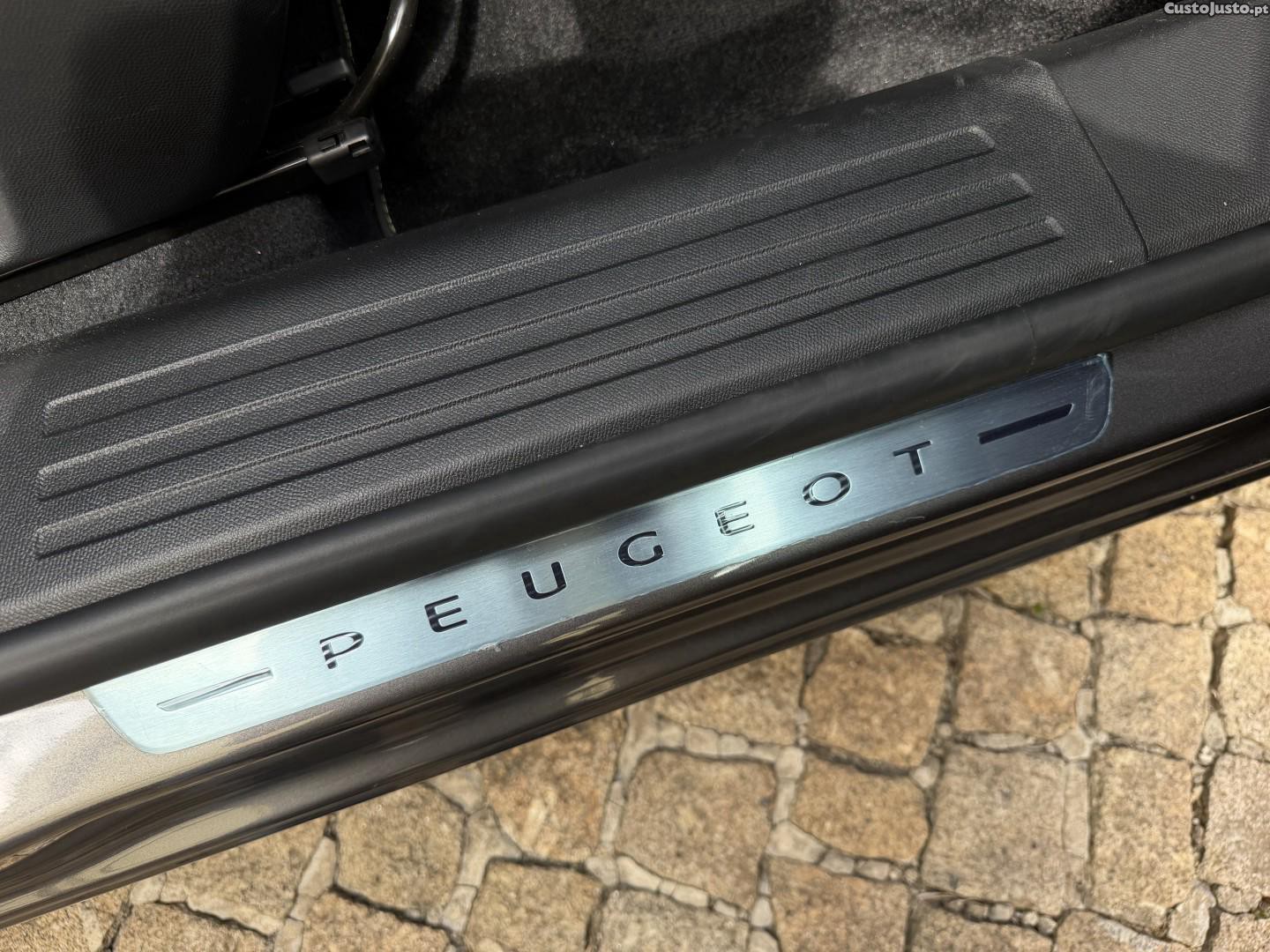 Peugeot 2008 1.5 BlueHDi GT — fotografia 14