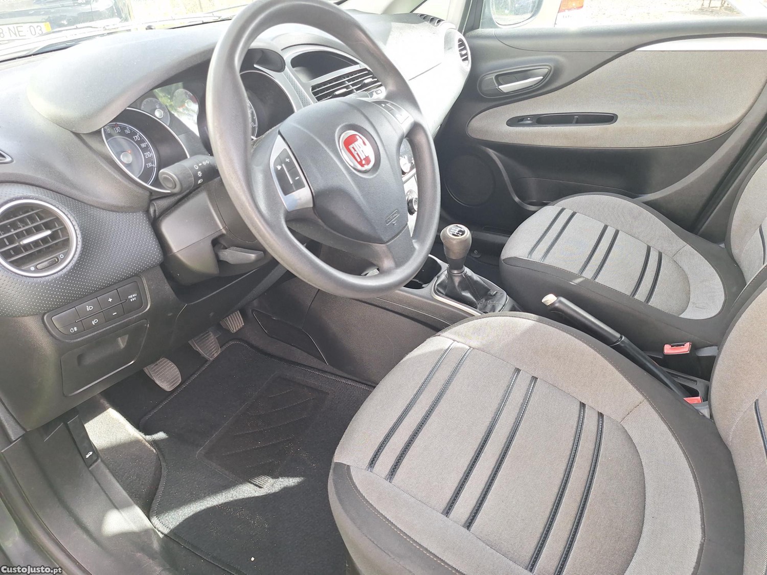 Fiat Punto 1.3 Multijet Garantia Incluída 90euros/mês — fotografia 14