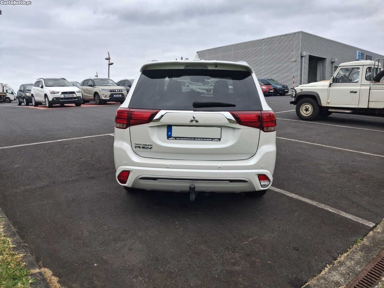 Mitsubishi Outlander 2.4 PHEV Instyle 230CV 2021 IVA Dedutível — fotografia 3