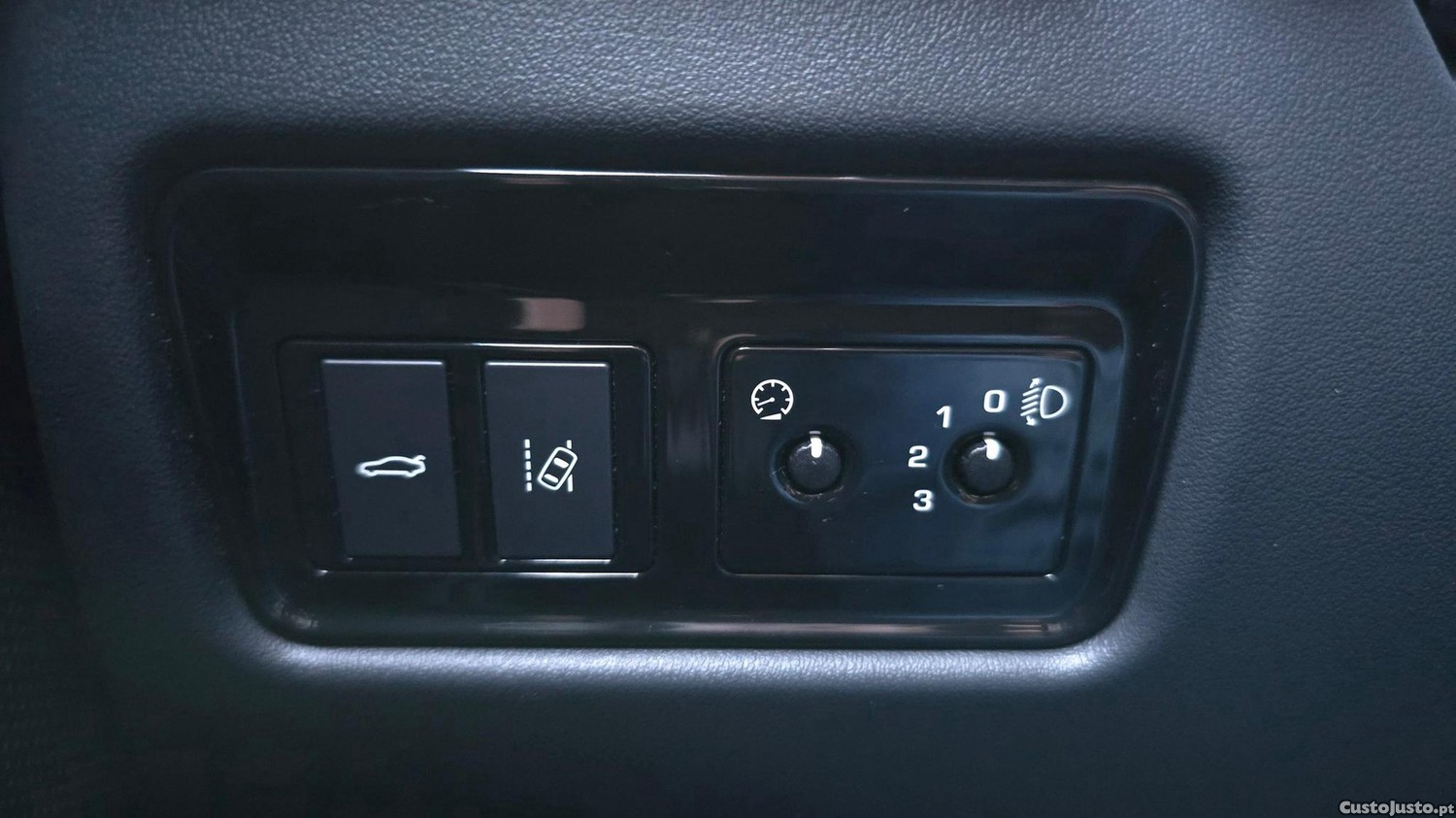 Jaguar XE 2.0 D R-Sport — fotografia 20