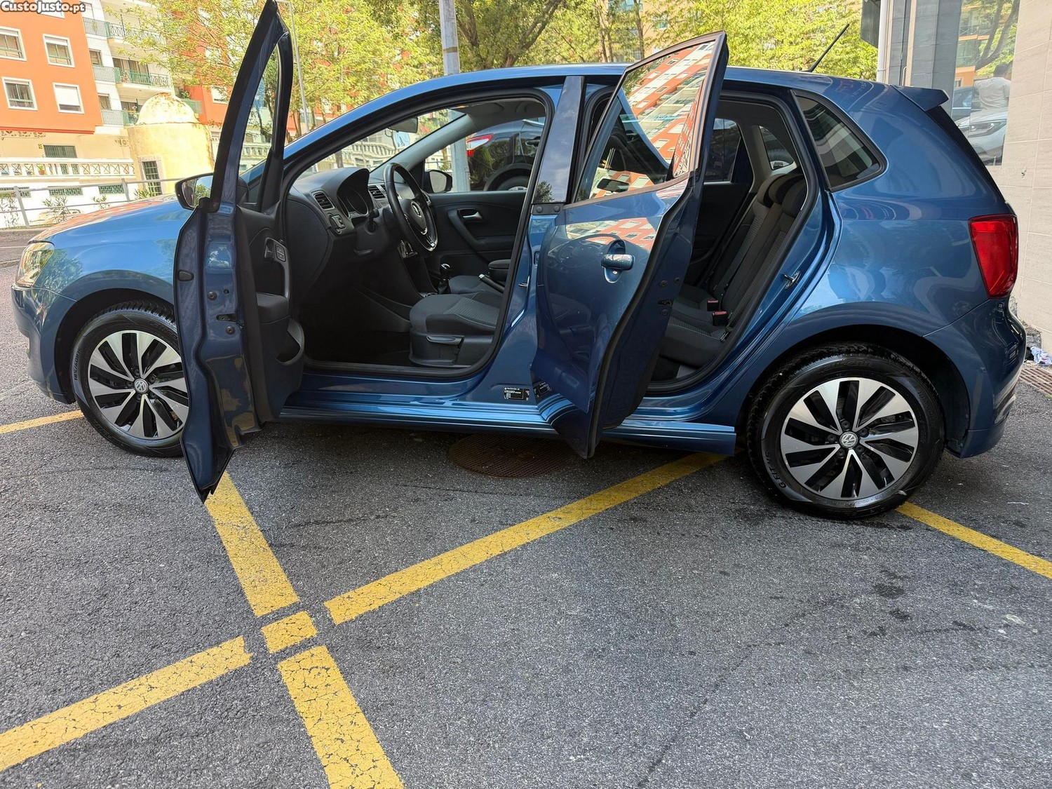 Volkswagen Polo 1.4 TDi BlueMotion — fotografia 18
