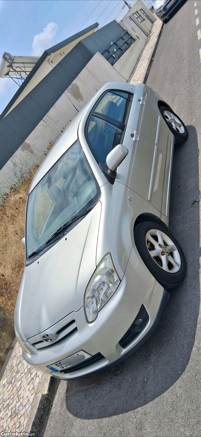 Toyota Corolla sol — fotografia 6
