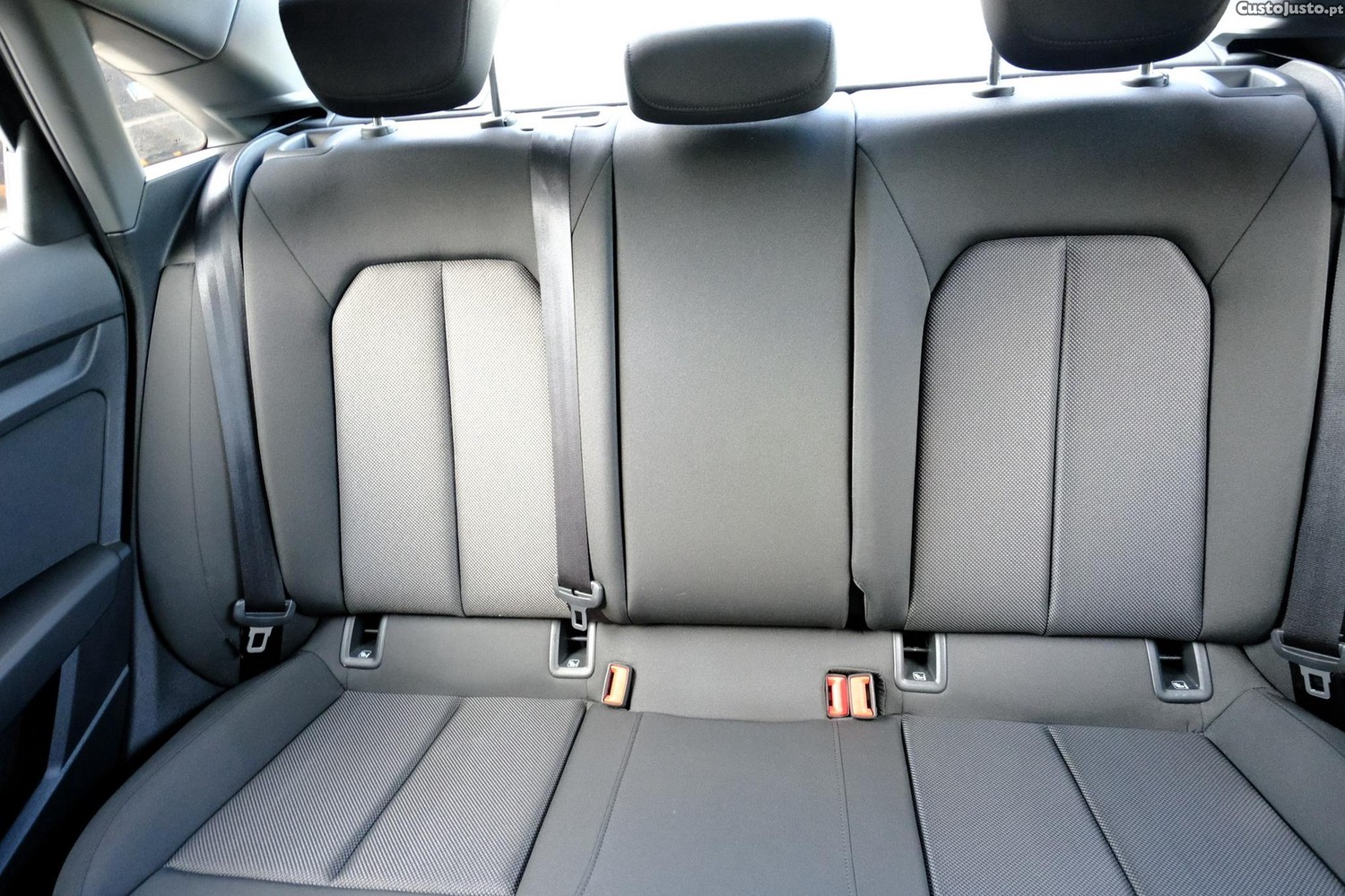Audi A3 Limousine 30 TFSI Advanced — fotografia 17