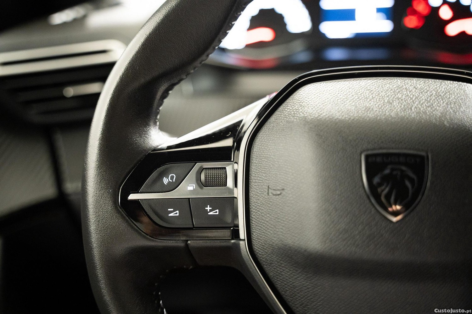 Peugeot 2008 1.2 PureTech Active — fotografia 9