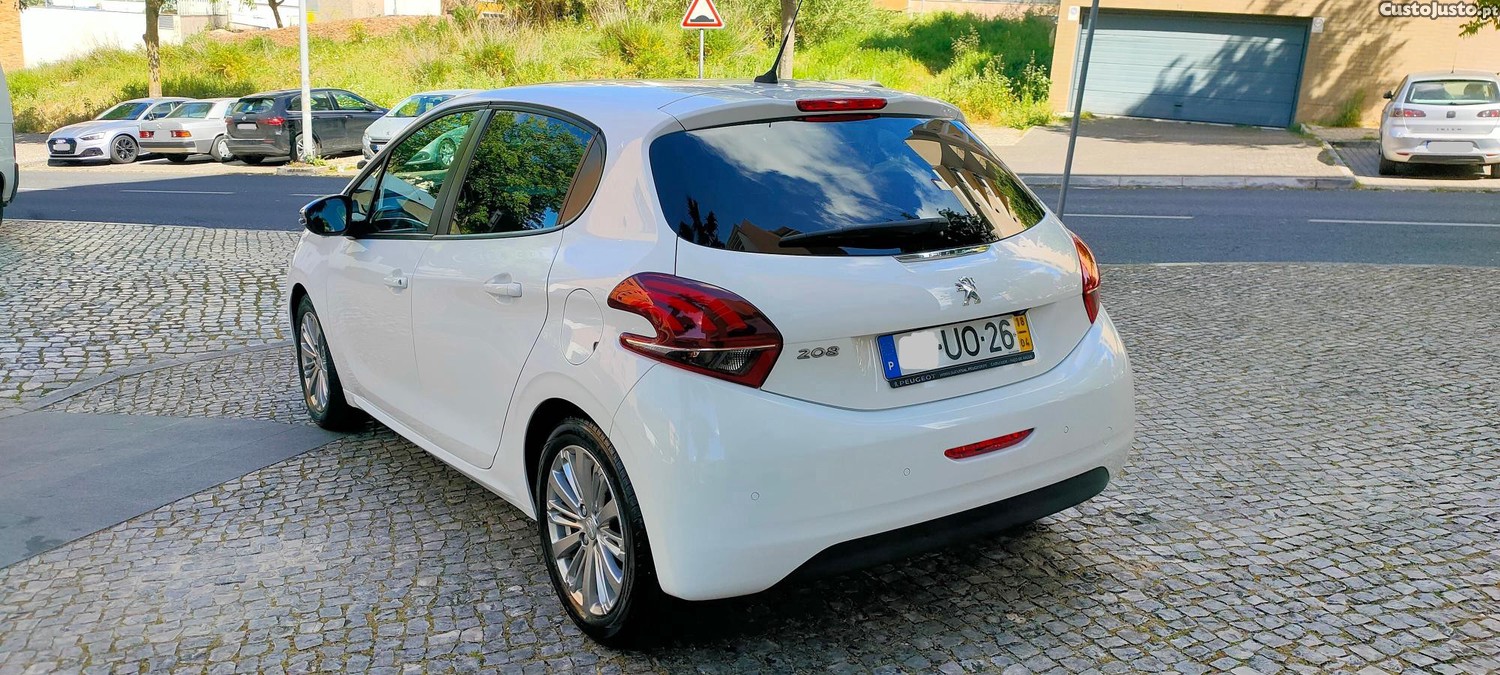 Peugeot 208 1.2 Pure Tech - Versão Style — fotografia 8
