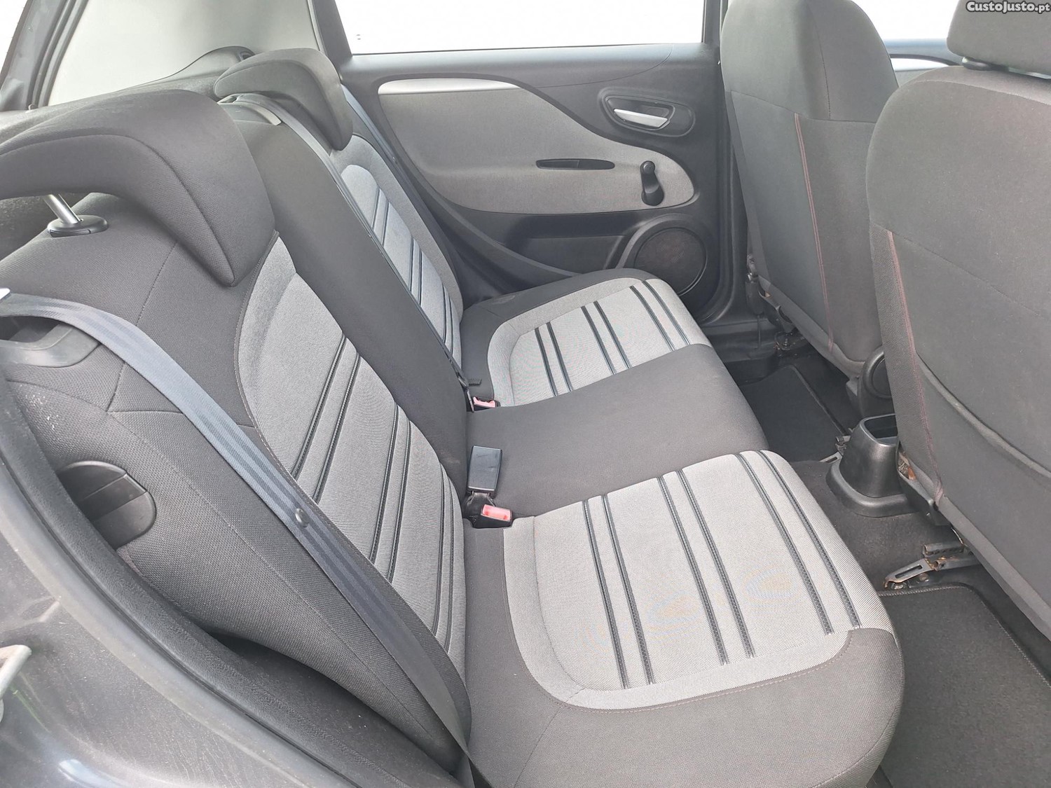 Fiat Punto 1.3 Multijet Garantia Incluída 90euros/mês — fotografia 11
