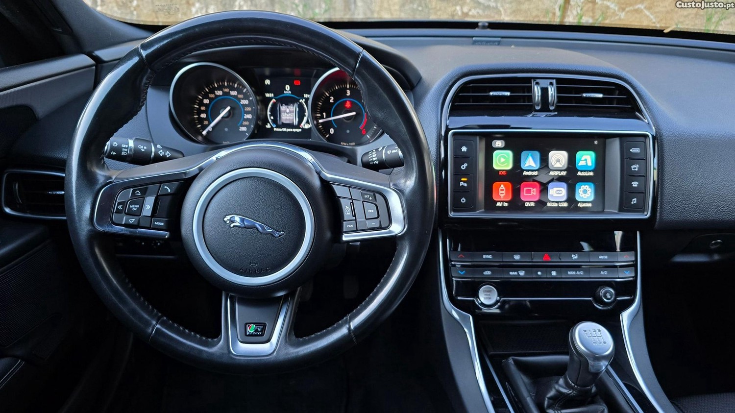 Jaguar XE 2.0 D R-Sport — fotografia 18