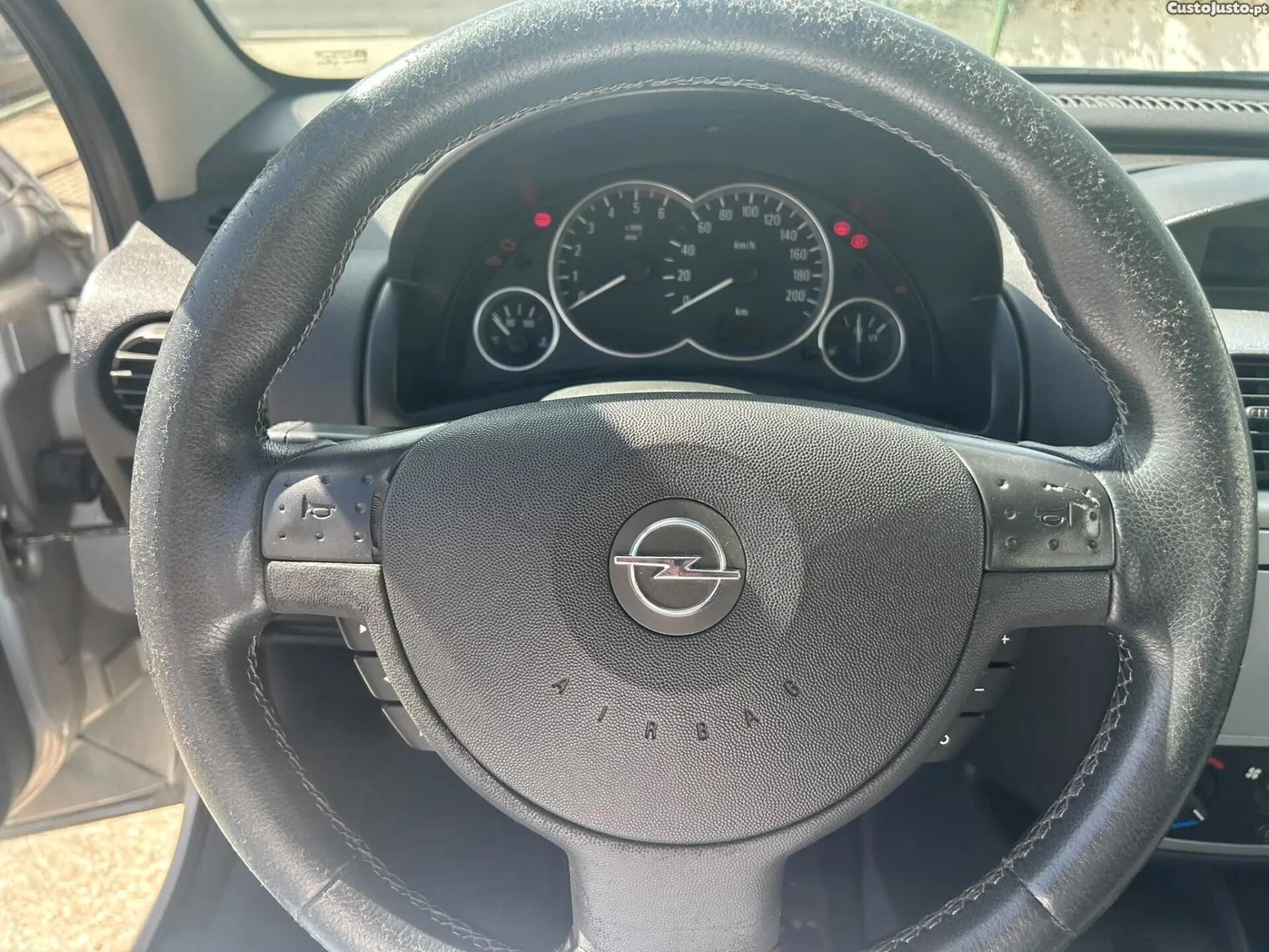 Opel Corsa 1.3 CDTi Silver — fotografia 7