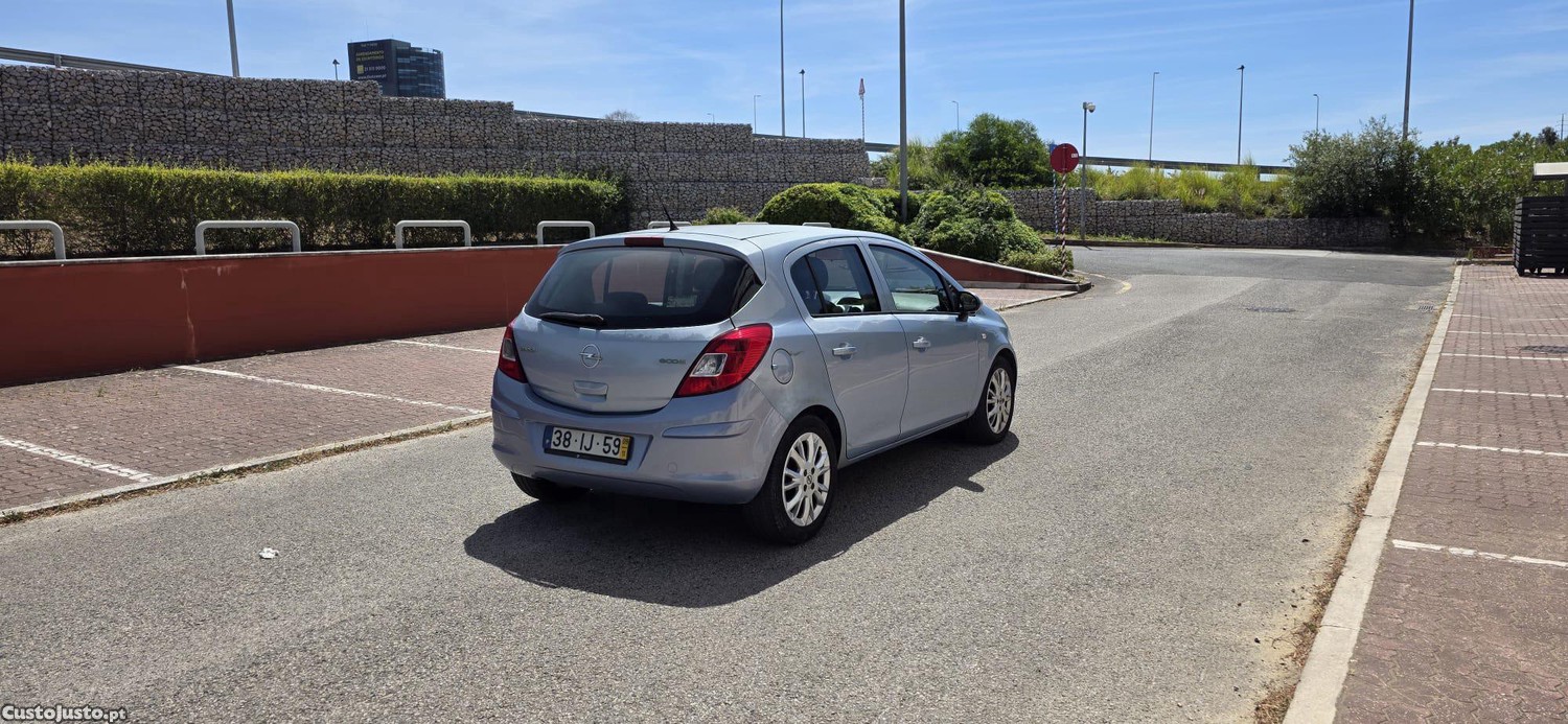 Opel Corsa 1.3 Cdti diesel — fotografia 17