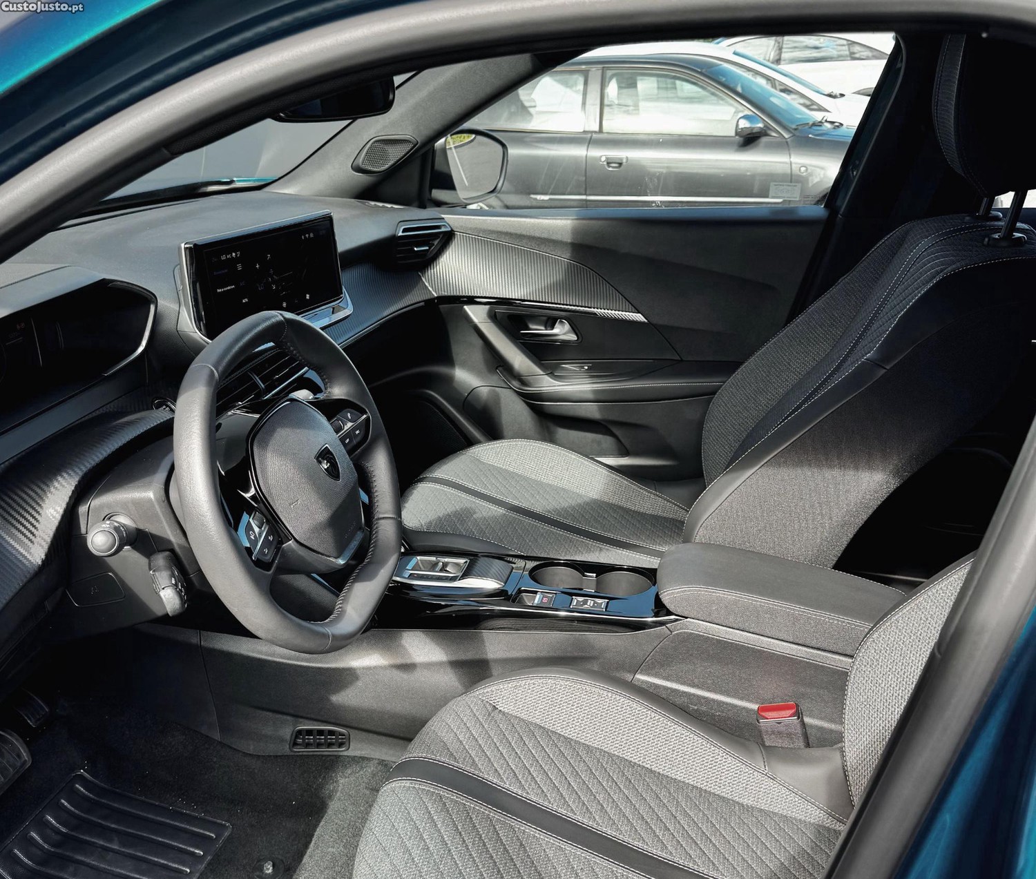 Peugeot e-2008 Allure — photo 5