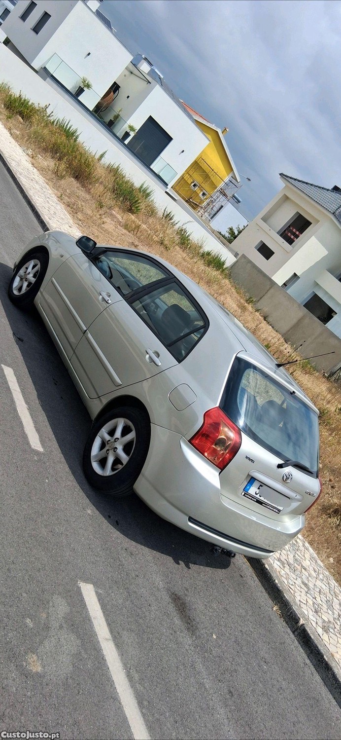 Toyota Corolla sol — fotografia 4