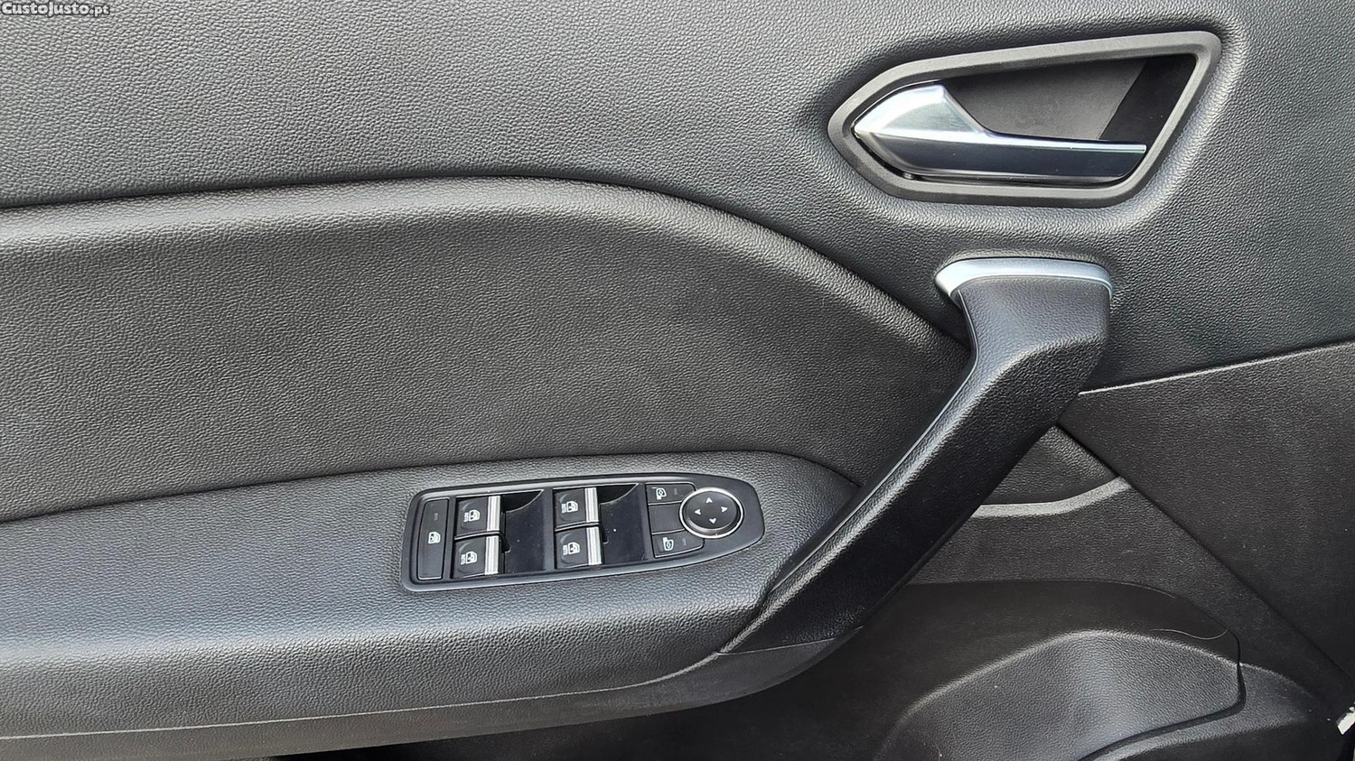Renault Captur 1.6 E-Tech Plug-In Intens — fotografia 23