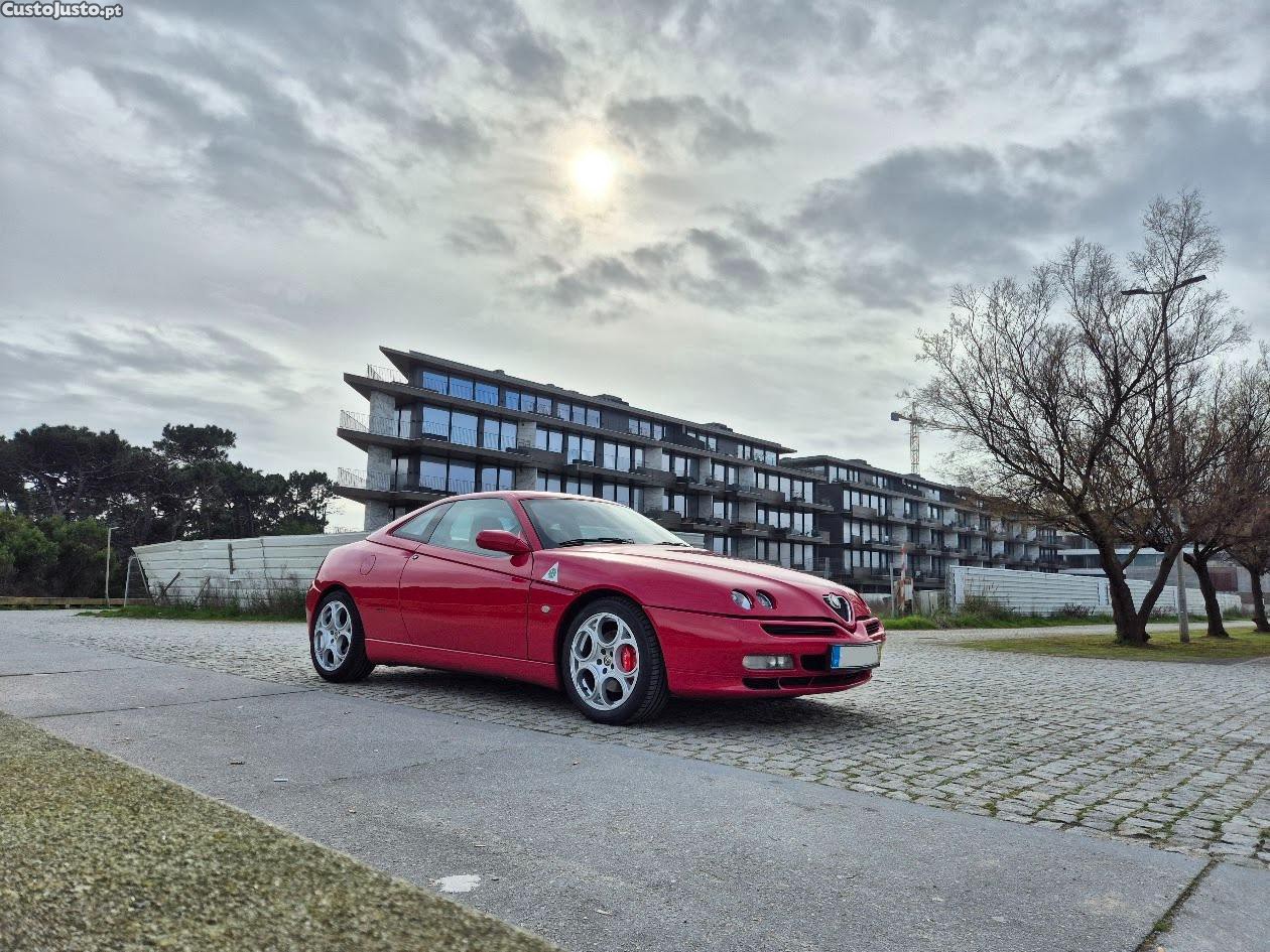 Alfa Romeo GTV V6 Turbo — photo 2