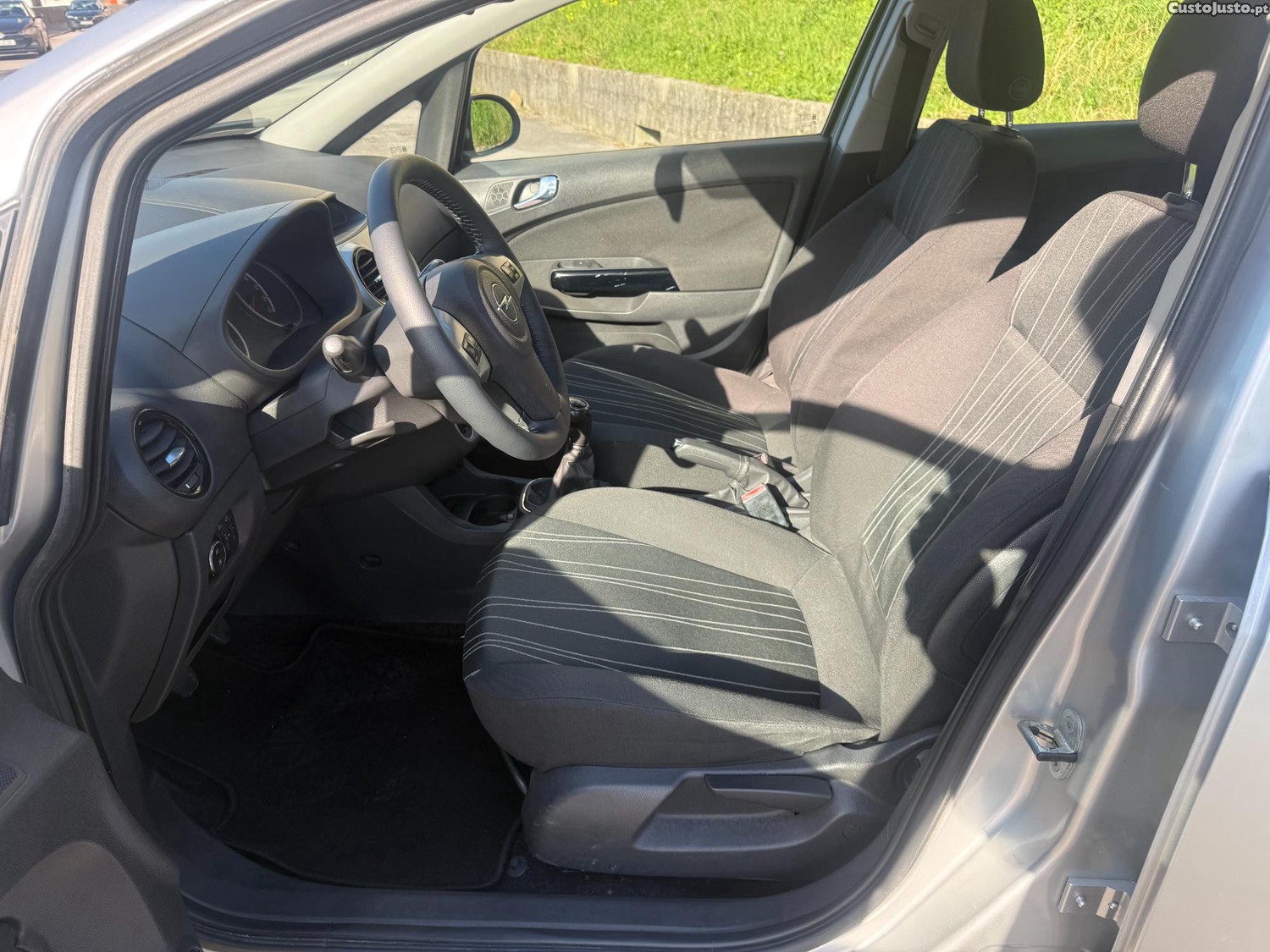 Opel Corsa 1.2 16v Comfort — fotografia 4