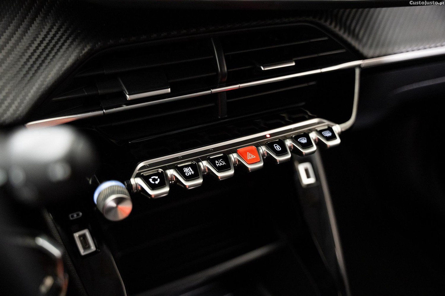 Peugeot 2008 1.2 PureTech Active EAT8 — fotografia 11