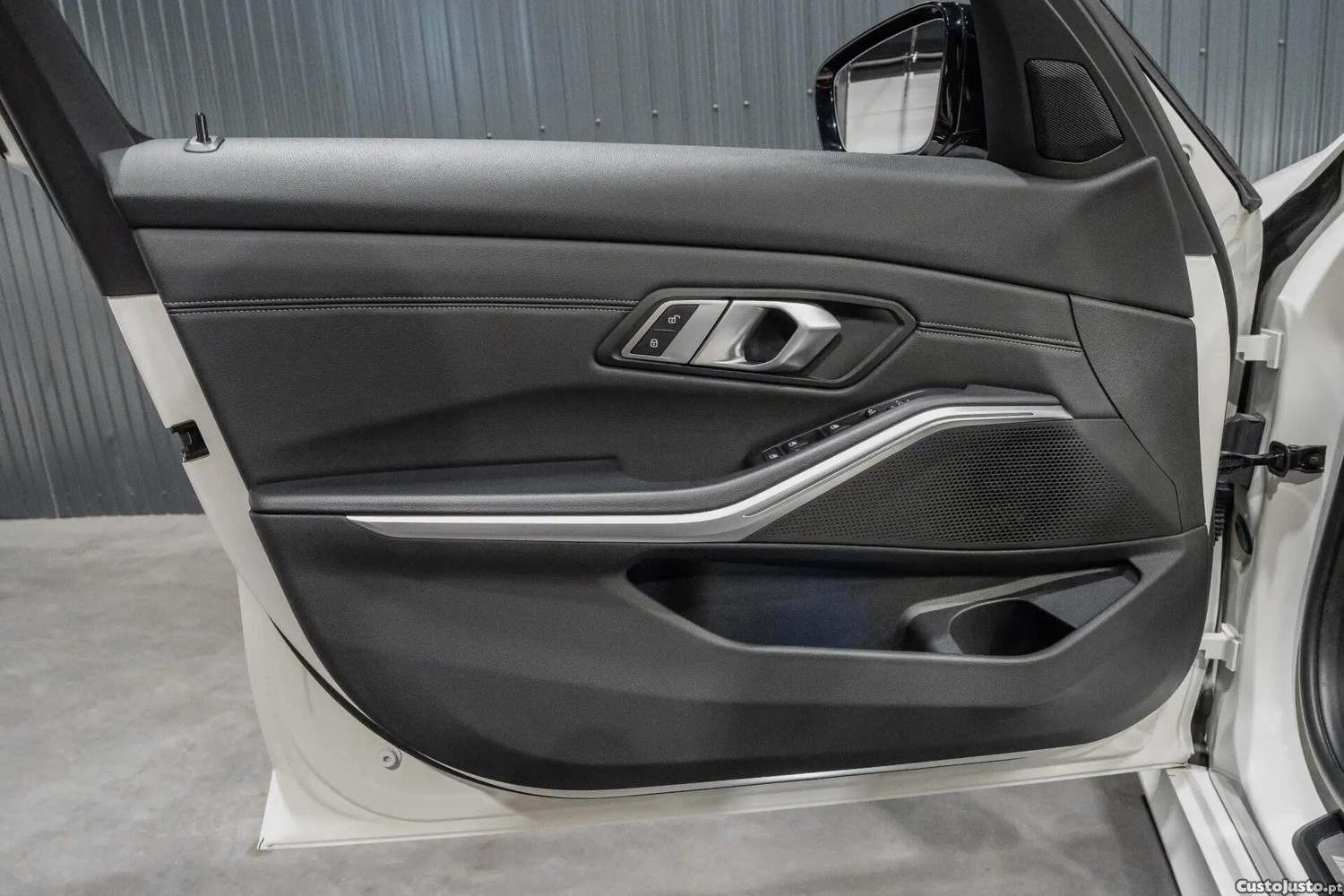 BMW 330 i Aut. M Sport — fotografia 9
