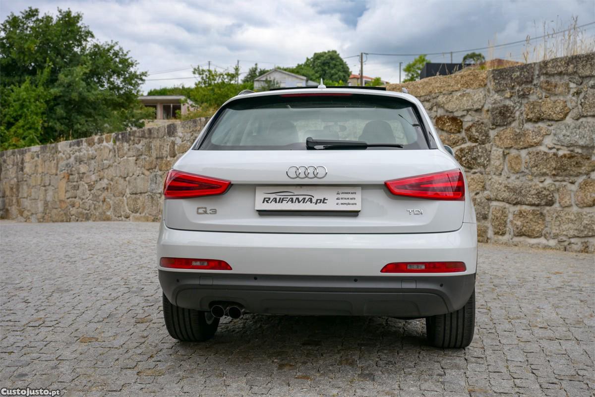 Audi Q3 2.0 TDi Attraction — fotografia 17