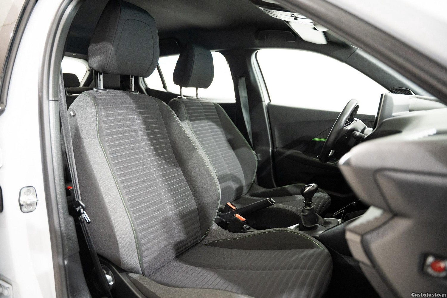 Peugeot 2008 1.2 PureTech Active — fotografia 3