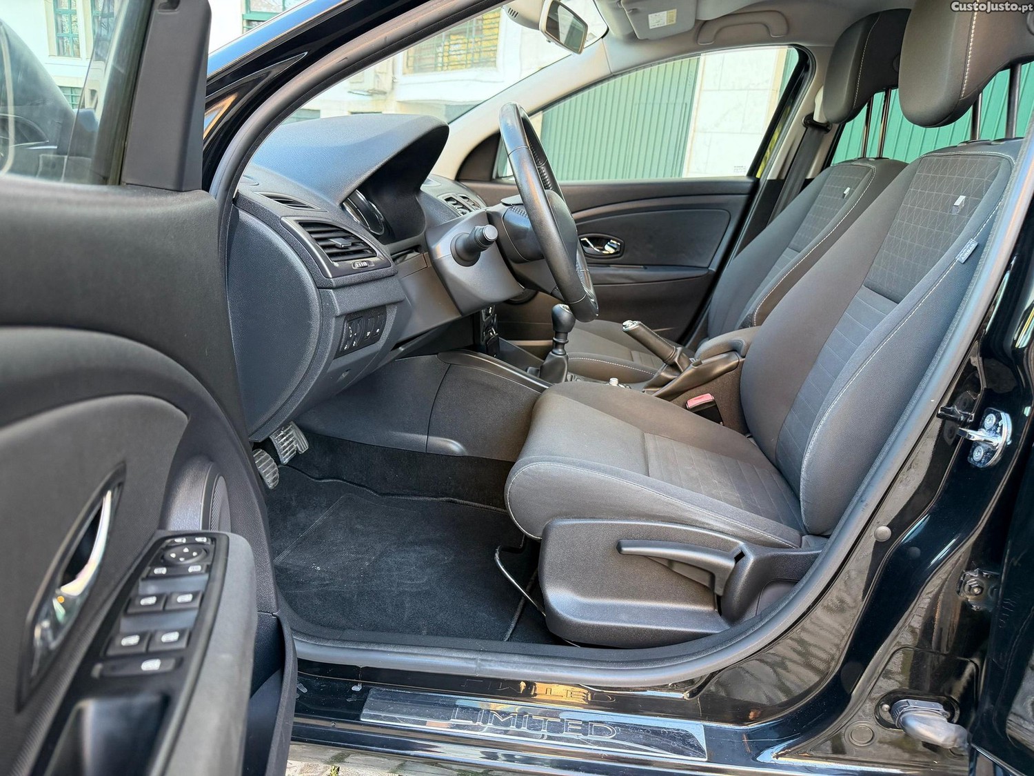 Renault Mégane Sport Tourer 1.5 dCi Dynamique S SS — fotografia 17