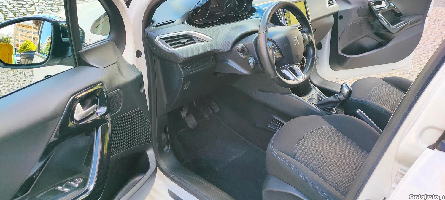 Peugeot 208 1.2 Pure Tech - Versão Style — fotografia 6