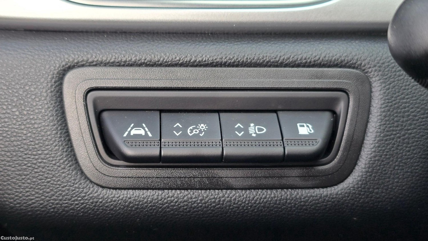 Renault Captur 1.6 E-Tech Plug-In Intens — fotografia 20