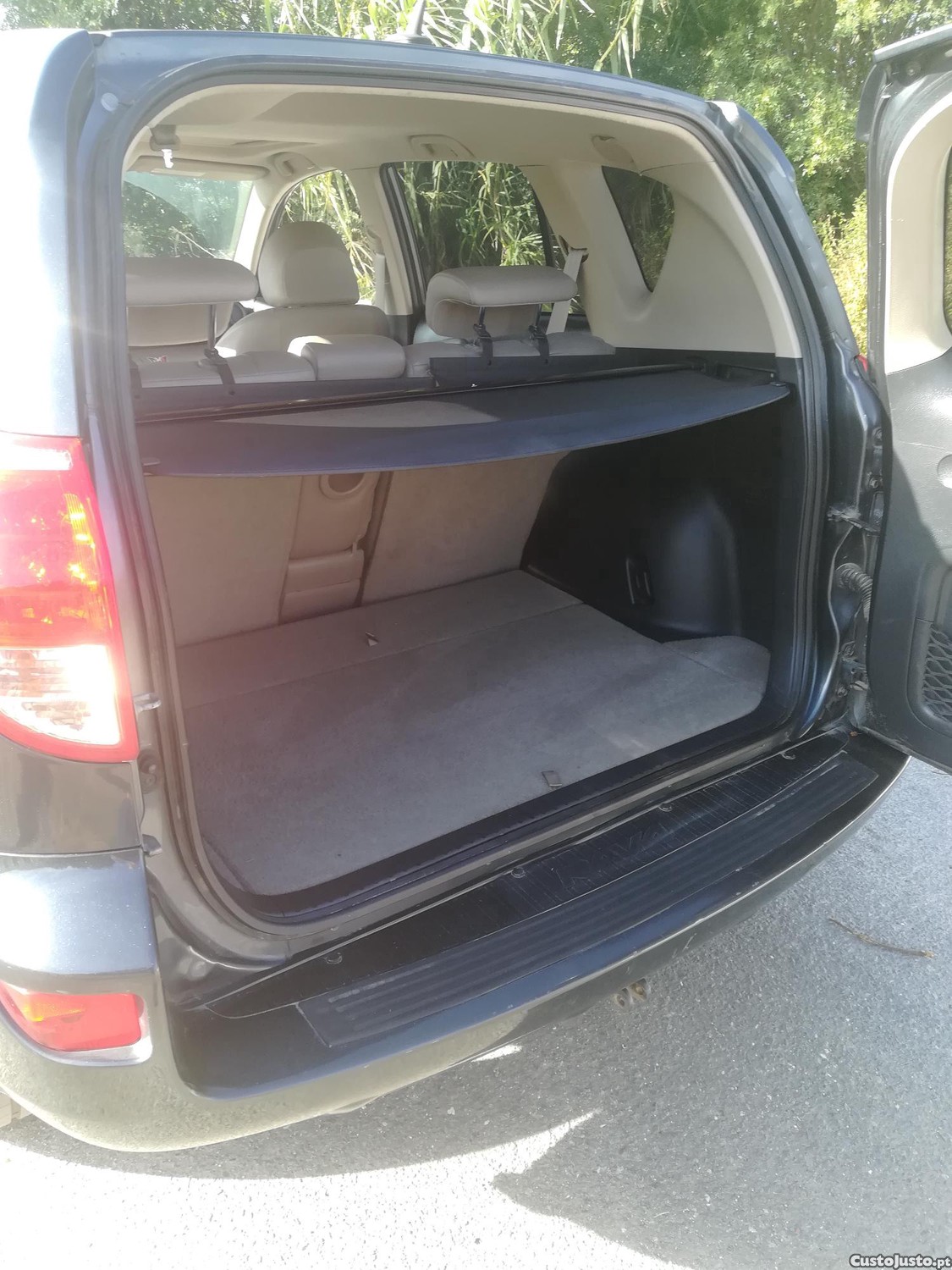 Toyota RAV4 SUV — photo 5