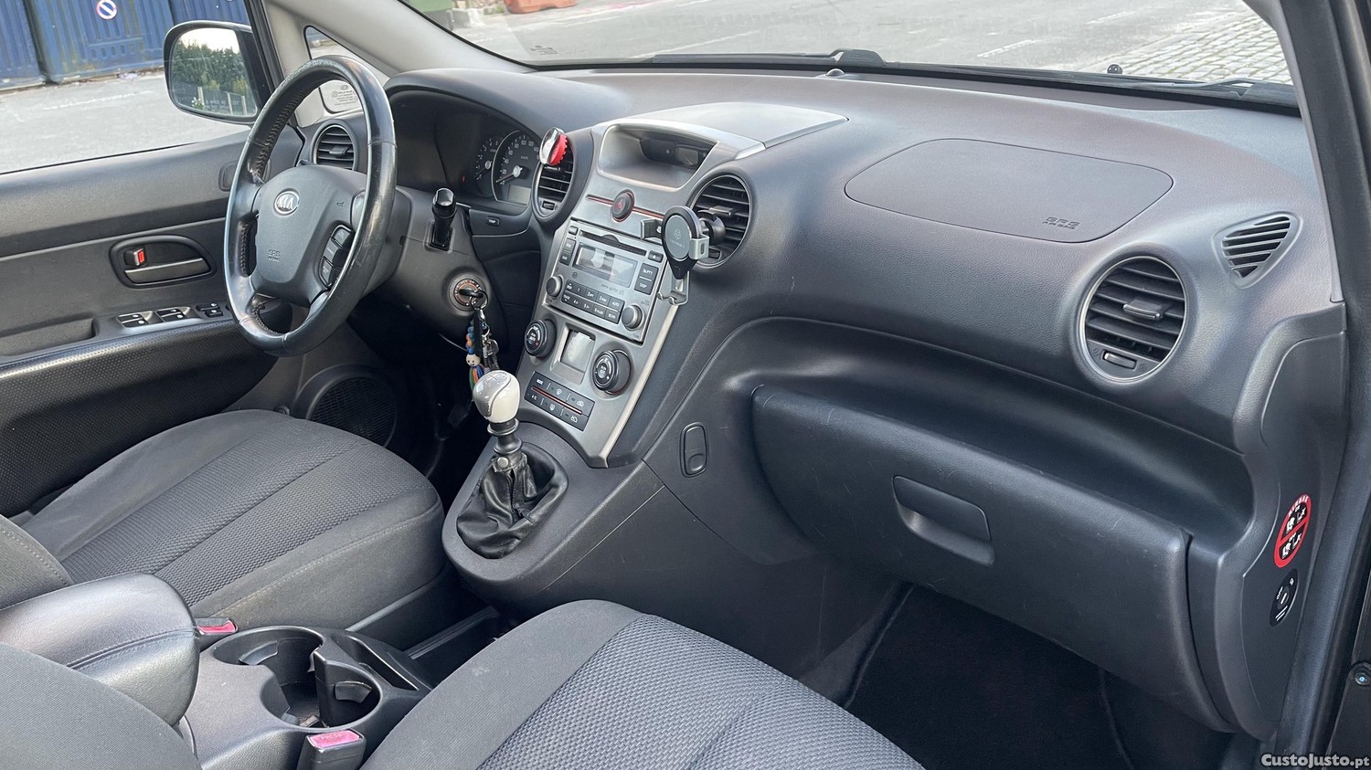 Kia Carens 2.0CRDI7 lugares junta queimada — fotografia 8