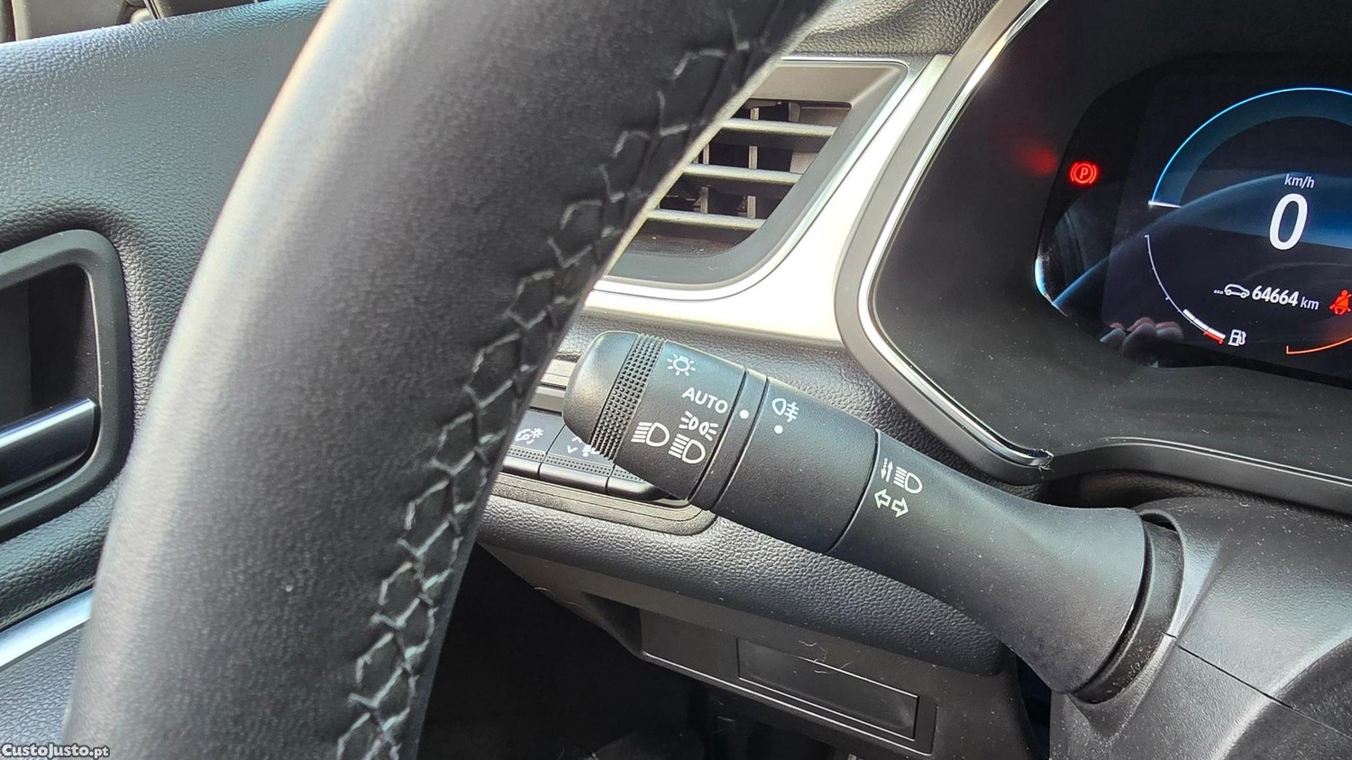 Renault Captur 1.6 E-Tech Plug-In Intens — fotografia 17