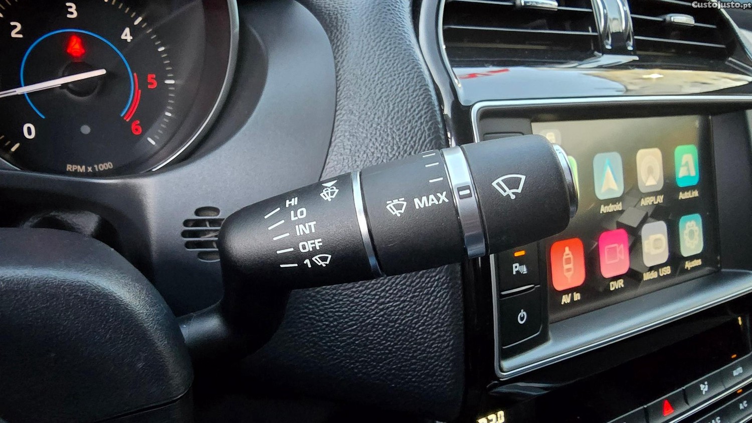 Jaguar XE 2.0 D R-Sport — fotografia 14
