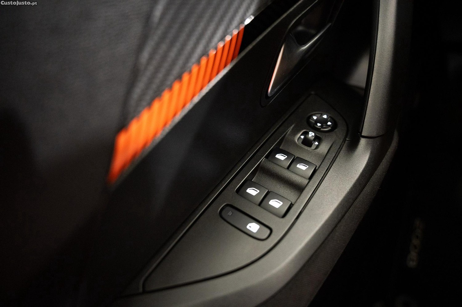 Peugeot 2008 1.2 PureTech Active EAT8 — fotografia 9