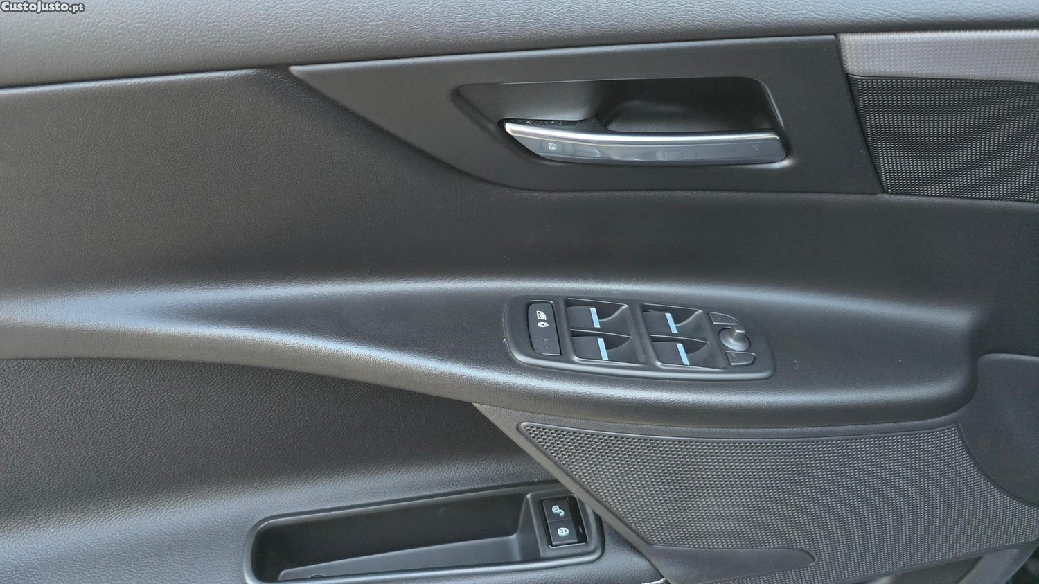 Jaguar XE 2.0 D R-Sport — fotografia 23
